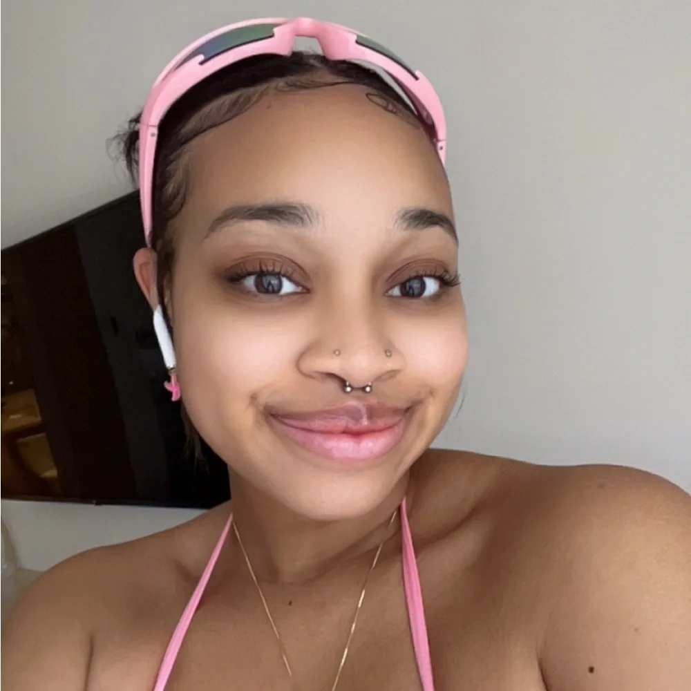 Meet your Posher, Naimah Carrington - Picture 2 of 3